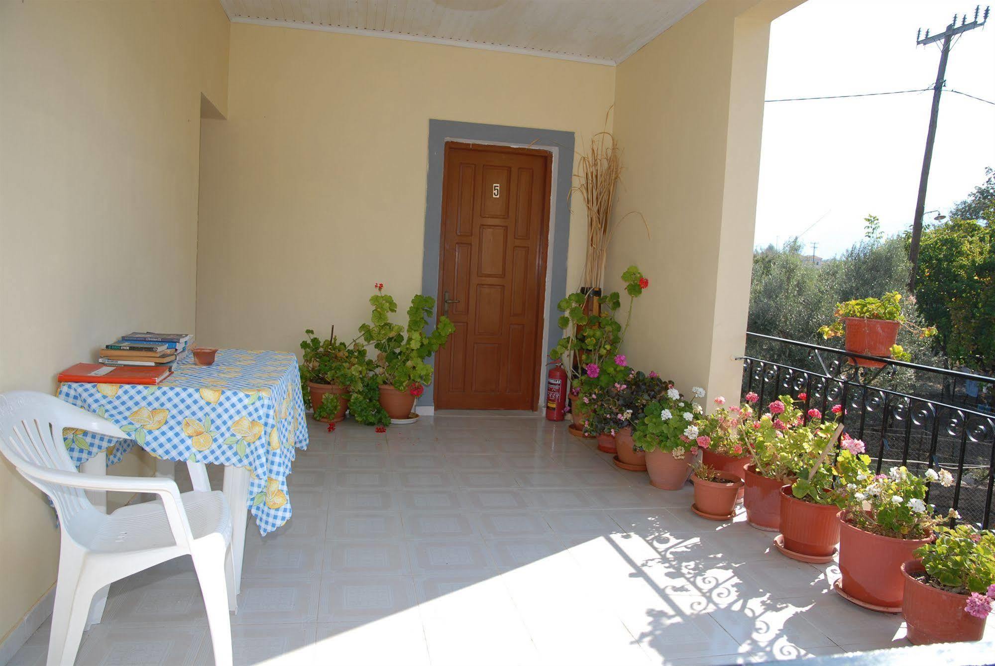 Vassilis Studios Anaxos Bagian luar foto